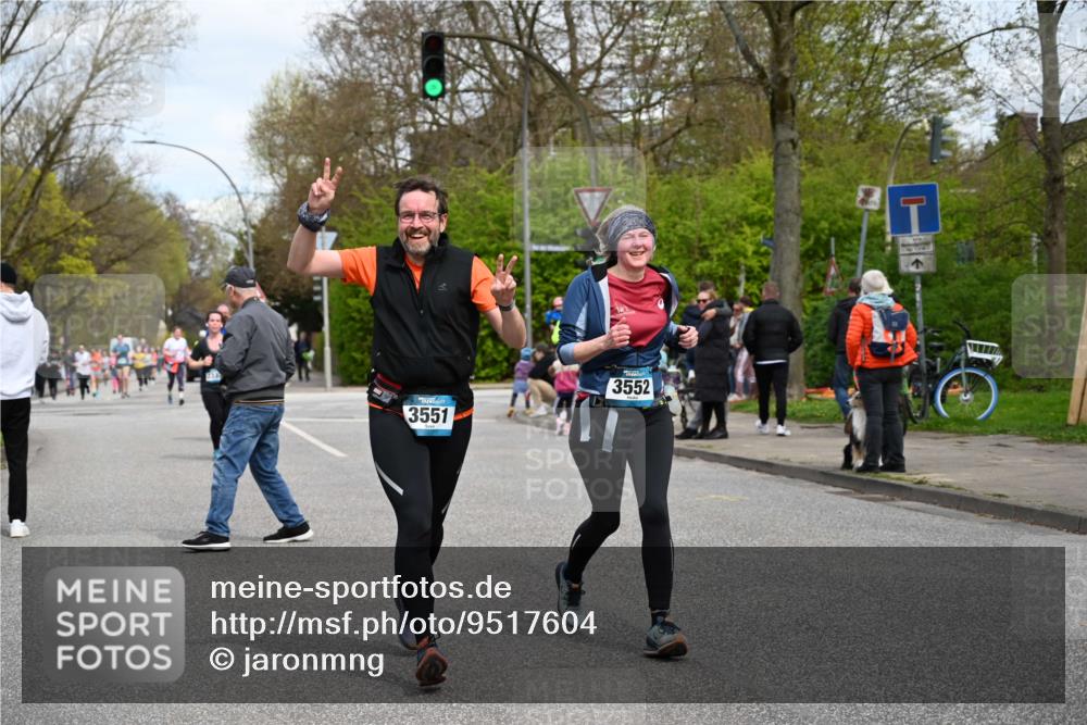12.04.2026 - 45. Internationalen Wilhelmsburger Insellauf J. Mangold http://msf.ph/oto/9517604 12.04.2026 13:20:48 Ziel 2469, 4305, 2013, 3233, 5230, 3766, 4103, 4341, 5633, 4284, 4293, 5543, 2363, 2101, 4417, 3552, 3551, 2333, 4018, 5716, 4319, 5297, 4878, 5484, 2692 meine-sportfotos.de