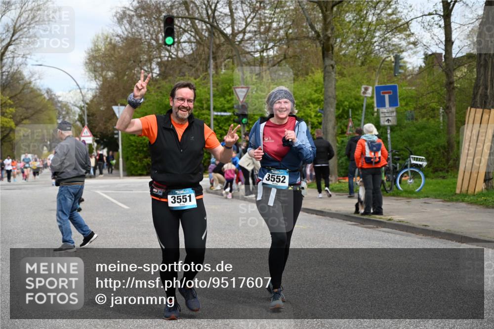 12.04.2026 - 45. Internationalen Wilhelmsburger Insellauf J. Mangold http://msf.ph/oto/9517607 12.04.2026 13:20:48 Ziel 2469, 4305, 2013, 3233, 5230, 3766, 4103, 4341, 5633, 4284, 4293, 5543, 2363, 2101, 4417, 3552, 3551, 2333, 4018, 5716, 4319, 5297, 4878, 5484, 2692 meine-sportfotos.de