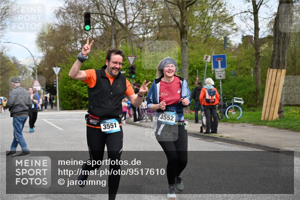 12.04.2026 - 45. Internationalen Wilhelmsburger Insellauf J. Mangold http://msf.ph/oto/9517610 12.04.2026 13:20:48 Ziel 2469, 4305, 2013, 3233, 5230, 3766, 4103, 4341, 5633, 4284, 4293, 5543, 2363, 2101, 4417, 3552, 3551, 2333, 4018, 5716, 4319, 5297, 4878, 5484, 2692 meine-sportfotos.de