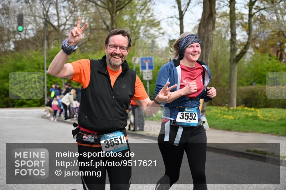12.04.2026 - 45. Internationalen Wilhelmsburger Insellauf J. Mangold http://msf.ph/oto/9517621 12.04.2026 13:20:49 Ziel 2469, 4305, 2013, 3233, 5230, 3766, 4103, 4341, 5633, 4284, 4293, 5543, 5543, 2363, 2101, 4417, 3552, 3551, 2333, 4018, 5716, 4319, 5297, 4878, 5484, 2692 meine-sportfotos.de