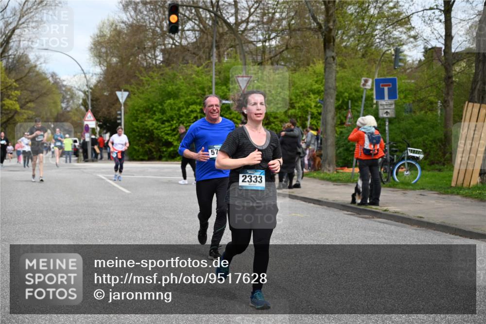 12.04.2026 - 45. Internationalen Wilhelmsburger Insellauf J. Mangold http://msf.ph/oto/9517628 12.04.2026 13:20:54 Ziel 4305, 2013, 3233, 5230, 3766, 4103, 4341, 5633, 4284, 4293, 5543, 2363, 2101, 2101, 4417, 3552, 3551, 2333, 4018, 5716, 4319, 4319, 5297, 4878, 5484, 2692, 4444, 4800 meine-sportfotos.de