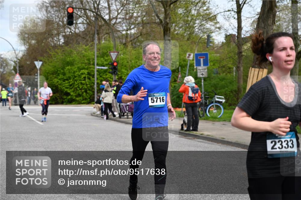12.04.2026 - 45. Internationalen Wilhelmsburger Insellauf J. Mangold http://msf.ph/oto/9517638 12.04.2026 13:20:56 Ziel 2013, 3233, 5230, 3766, 4103, 4341, 5633, 4284, 4293, 5543, 2363, 2101, 4417, 4417, 3552, 3551, 2333, 4018, 5716, 4319, 5297, 5297, 4878, 5484, 2692, 4444, 4800, 4047, 2175 meine-sportfotos.de