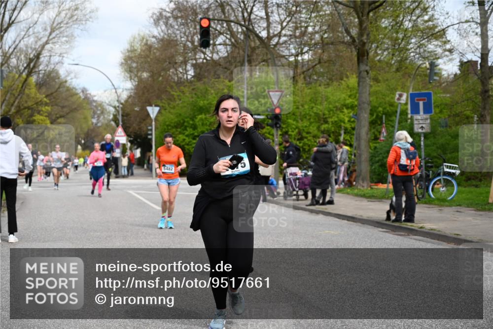 12.04.2026 - 45. Internationalen Wilhelmsburger Insellauf J. Mangold http://msf.ph/oto/9517661 12.04.2026 13:21:10 Ziel 5633, 4284, 4293, 5543, 2363, 2101, 4417, 3552, 3551, 2333, 4018, 5716, 4319, 5297, 4878, 5484, 4878, 5484, 2692, 4444, 4800, 4047, 2175, 3402, 5482, 4017, 3676 meine-sportfotos.de