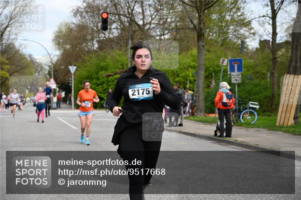 12.04.2026 - 45. Internationalen Wilhelmsburger Insellauf J. Mangold http://msf.ph/oto/9517668 12.04.2026 13:21:11 Ziel 4284, 4293, 5543, 2363, 2101, 4417, 3552, 3551, 2333, 4018, 5716, 4319, 5297, 4878, 5484, 2692, 4444, 4800, 4047, 2175, 3402, 5482, 4017, 3676, 2628 meine-sportfotos.de