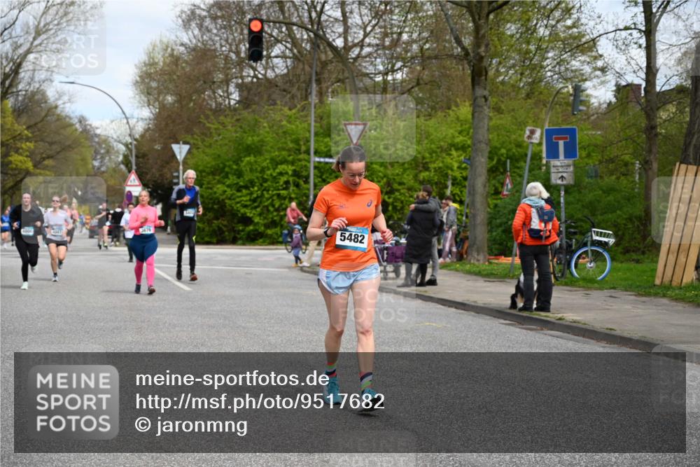 12.04.2026 - 45. Internationalen Wilhelmsburger Insellauf J. Mangold http://msf.ph/oto/9517682 12.04.2026 13:21:13 Ziel 5543, 2363, 2101, 4417, 3552, 3551, 2333, 4018, 5716, 4319, 5297, 4878, 5484, 2692, 4444, 4800, 4047, 2175, 3402, 5482, 5482, 4017, 3676, 2628, 3251 meine-sportfotos.de