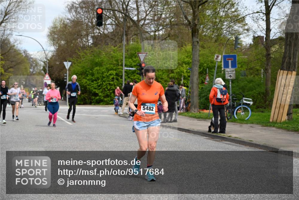 12.04.2026 - 45. Internationalen Wilhelmsburger Insellauf J. Mangold http://msf.ph/oto/9517684 12.04.2026 13:21:14 Ziel 5543, 2363, 2101, 4417, 3552, 3551, 2333, 4018, 5716, 4319, 5297, 4878, 5484, 2692, 4444, 4800, 4047, 2175, 3402, 5482, 4017, 3676, 2628, 3251, 5201 meine-sportfotos.de