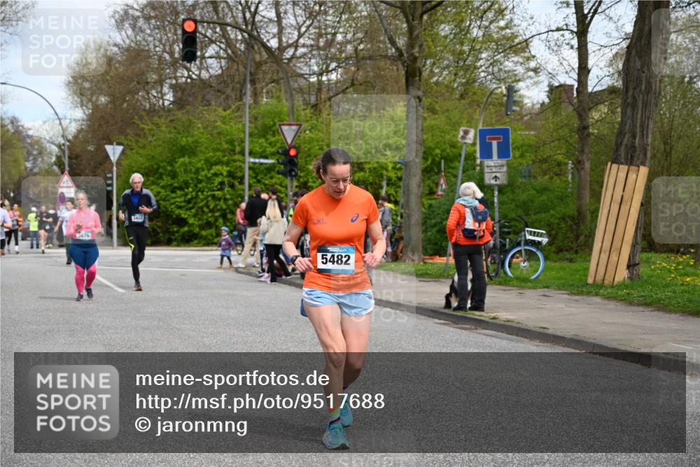 12.04.2026 - 45. Internationalen Wilhelmsburger Insellauf J. Mangold http://msf.ph/oto/9517688 12.04.2026 13:21:14 Ziel 5543, 2363, 2101, 4417, 3552, 3551, 2333, 4018, 5716, 4319, 5297, 4878, 5484, 2692, 4444, 4800, 4047, 2175, 3402, 5482, 4017, 3676, 2628, 3251, 5201 meine-sportfotos.de