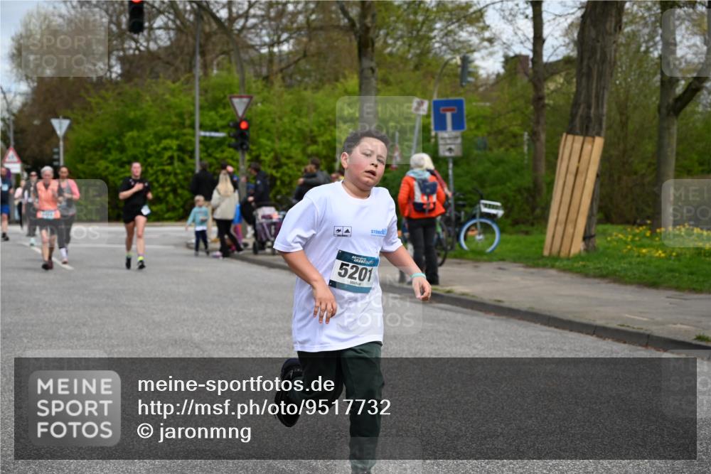 12.04.2026 - 45. Internationalen Wilhelmsburger Insellauf J. Mangold http://msf.ph/oto/9517732 12.04.2026 13:21:23 Ziel 2333, 4018, 5716, 4319, 5297, 4878, 5484, 2692, 4444, 4800, 4047, 2175, 3402, 5482, 4017, 3676, 2628, 2628, 3251, 5201, 3109, 4404, 4362, 2473, 2552, 2130, 2840, 3998 meine-sportfotos.de