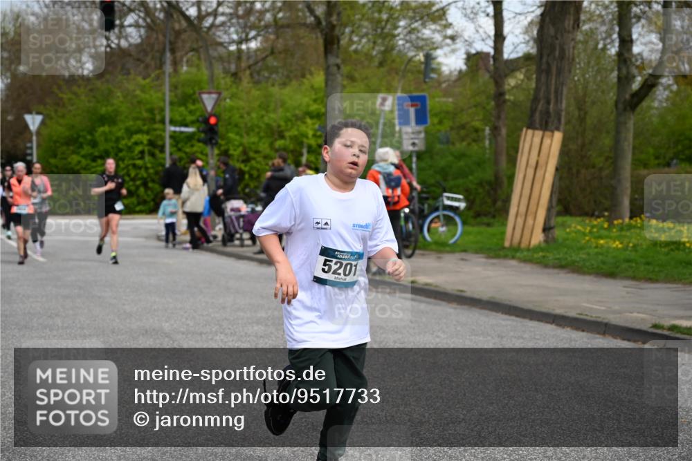 12.04.2026 - 45. Internationalen Wilhelmsburger Insellauf J. Mangold http://msf.ph/oto/9517733 12.04.2026 13:21:23 Ziel 2333, 4018, 5716, 4319, 5297, 4878, 5484, 2692, 4444, 4800, 4047, 2175, 3402, 5482, 4017, 3676, 2628, 2628, 3251, 5201, 3109, 4404, 4362, 2473, 2552, 2130, 2840, 3998 meine-sportfotos.de