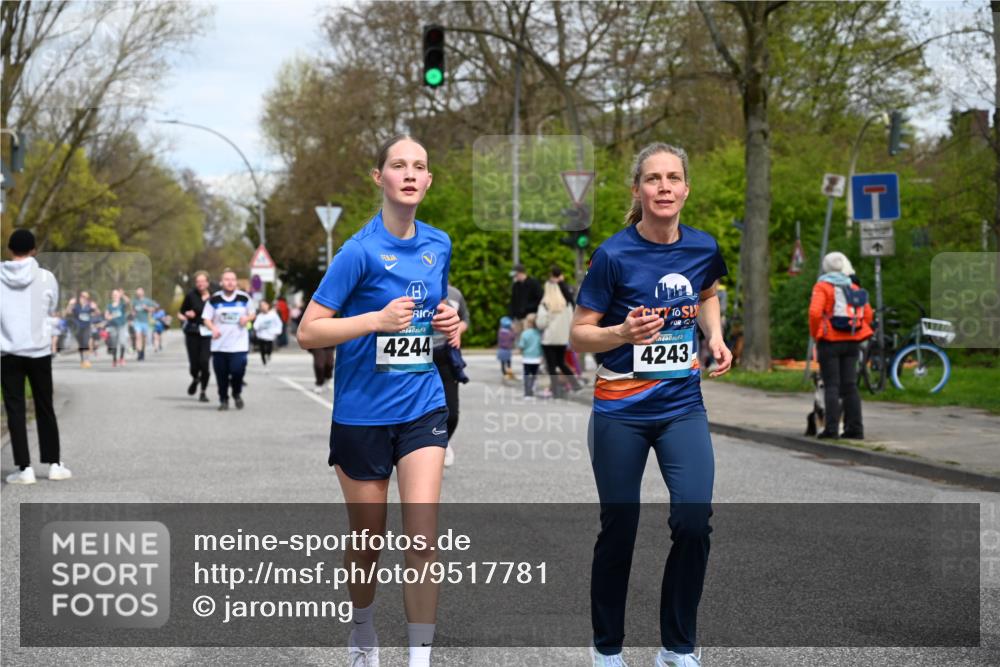 12.04.2026 - 45. Internationalen Wilhelmsburger Insellauf J. Mangold http://msf.ph/oto/9517781 12.04.2026 13:21:33 Ziel 5297, 4878, 5484, 2692, 4444, 4800, 4047, 2175, 3402, 5482, 4017, 3676, 2628, 3251, 5201, 3109, 4404, 4362, 2473, 2552, 2130, 2130, 2840, 3998, 5462, 5205, 4809, 2002, 2332 meine-sportfotos.de