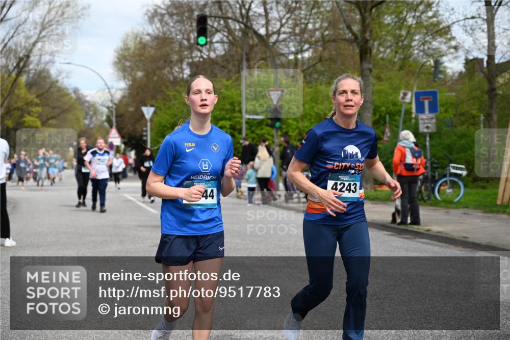 12.04.2026 - 45. Internationalen Wilhelmsburger Insellauf J. Mangold http://msf.ph/oto/9517783 12.04.2026 13:21:34 Ziel 4878, 5484, 2692, 4444, 4800, 4047, 2175, 3402, 5482, 4017, 3676, 3676, 2628, 3251, 5201, 3109, 4404, 4362, 2473, 2552, 2130, 2840, 3998, 5462, 5205, 4809, 2002, 2332 meine-sportfotos.de