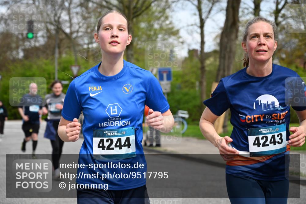 12.04.2026 - 45. Internationalen Wilhelmsburger Insellauf J. Mangold http://msf.ph/oto/9517795 12.04.2026 13:21:35 Ziel 4878, 5484, 2692, 4444, 4800, 4047, 2175, 3402, 5482, 4017, 3676, 2628, 2628, 3251, 5201, 3109, 4404, 4362, 2473, 2552, 2130, 2840, 3998, 2840, 3998, 5462, 5205, 4809, 2002, 2332 meine-sportfotos.de