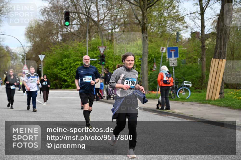 12.04.2026 - 45. Internationalen Wilhelmsburger Insellauf J. Mangold http://msf.ph/oto/9517800 12.04.2026 13:21:36 Ziel 2692, 4444, 4800, 4047, 2175, 3402, 5482, 4017, 3676, 2628, 3251, 3251, 5201, 3109, 4404, 4362, 2473, 2552, 2130, 2840, 3998, 5462, 5462, 5205, 4809, 2002, 2332 meine-sportfotos.de