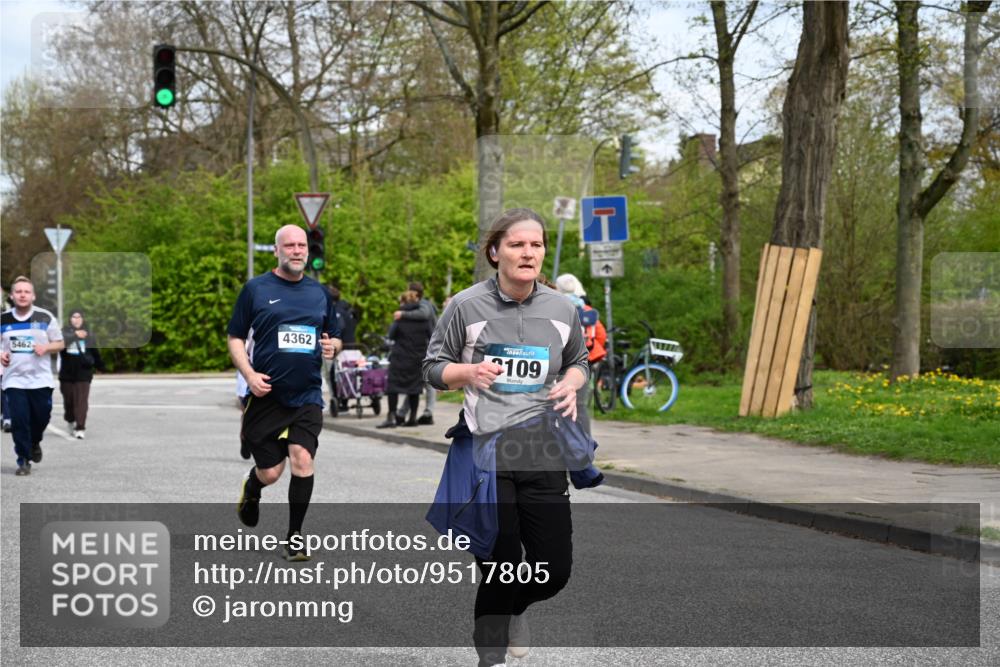 12.04.2026 - 45. Internationalen Wilhelmsburger Insellauf J. Mangold http://msf.ph/oto/9517805 12.04.2026 13:21:36 Ziel 2692, 4444, 4800, 4047, 2175, 3402, 5482, 4017, 3676, 2628, 3251, 3251, 5201, 3109, 4404, 4362, 2473, 2552, 2130, 2840, 3998, 5462, 5462, 5205, 4809, 2002, 2332 meine-sportfotos.de
