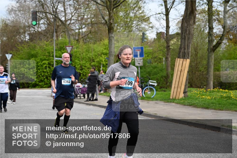 12.04.2026 - 45. Internationalen Wilhelmsburger Insellauf J. Mangold http://msf.ph/oto/9517806 12.04.2026 13:21:36 Ziel 2692, 4444, 4800, 4047, 2175, 3402, 5482, 4017, 3676, 2628, 3251, 3251, 5201, 3109, 4404, 4362, 2473, 2552, 2130, 2840, 3998, 5462, 5462, 5205, 4809, 2002, 2332 meine-sportfotos.de