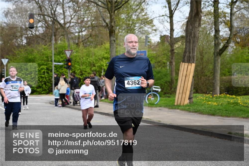 12.04.2026 - 45. Internationalen Wilhelmsburger Insellauf J. Mangold http://msf.ph/oto/9517819 12.04.2026 13:21:38 Ziel 4444, 4800, 4047, 2175, 3402, 5482, 4017, 3676, 2628, 3251, 5201, 5201, 3109, 4404, 4362, 2473, 2552, 2130, 2840, 3998, 5462, 5205, 5205, 4809, 2002, 2332, 2116, 3581 meine-sportfotos.de