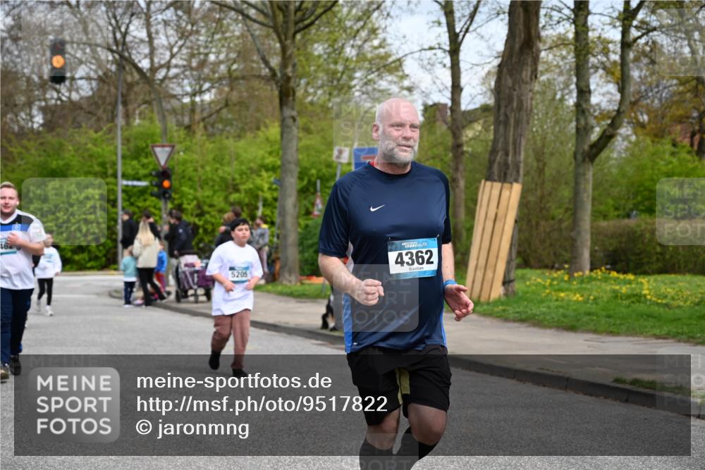 12.04.2026 - 45. Internationalen Wilhelmsburger Insellauf J. Mangold http://msf.ph/oto/9517822 12.04.2026 13:21:38 Ziel 4444, 4800, 4047, 2175, 3402, 5482, 4017, 3676, 2628, 3251, 5201, 5201, 3109, 4404, 4362, 2473, 2552, 2130, 2840, 3998, 5462, 5205, 5205, 4809, 2002, 2332, 2116, 3581 meine-sportfotos.de