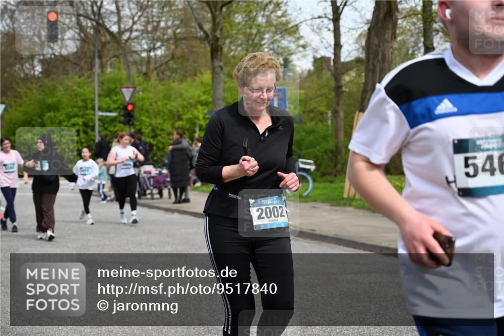 12.04.2026 - 45. Internationalen Wilhelmsburger Insellauf J. Mangold http://msf.ph/oto/9517840 12.04.2026 13:21:42 Ziel 4800, 4047, 2175, 3402, 5482, 4017, 3676, 2628, 3251, 5201, 3109, 4404, 4362, 2473, 4362, 2473, 2552, 2130, 2840, 3998, 5462, 5205, 4809, 2002, 2332, 2116, 3581, 3235, 3915, 5080, 4348, 5085, 3603, 3602 meine-sportfotos.de