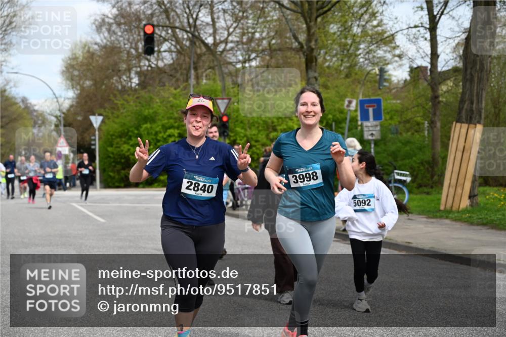 12.04.2026 - 45. Internationalen Wilhelmsburger Insellauf J. Mangold http://msf.ph/oto/9517851 12.04.2026 13:21:47 Ziel 5482, 4017, 3676, 2628, 3251, 5201, 3109, 4404, 4362, 2473, 2552, 2130, 2840, 3998, 2840, 3998, 5462, 5205, 4809, 2002, 2332, 2116, 3581, 3235, 3915, 5080, 4348, 5085, 3603, 3602, 5092, 2246, 5192, 5171 meine-sportfotos.de