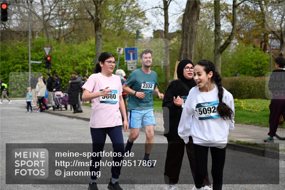 12.04.2026 - 45. Internationalen Wilhelmsburger Insellauf J. Mangold http://msf.ph/oto/9517867 12.04.2026 13:21:48 Ziel 5482, 4017, 3676, 2628, 3251, 5201, 3109, 4404, 4362, 2473, 2552, 2130, 2840, 3998, 5462, 5462, 5205, 4809, 2002, 2332, 2116, 3581, 3235, 3915, 5080, 4348, 5085, 3603, 3602, 5092, 2246, 5192, 5171, 3162, 4443 meine-sportfotos.de