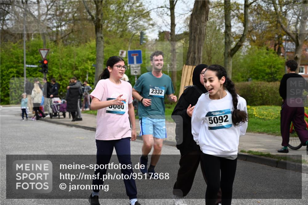 12.04.2026 - 45. Internationalen Wilhelmsburger Insellauf J. Mangold http://msf.ph/oto/9517868 12.04.2026 13:21:48 Ziel 5482, 4017, 3676, 2628, 3251, 5201, 3109, 4404, 4362, 2473, 2552, 2130, 2840, 3998, 5462, 5462, 5205, 4809, 2002, 2332, 2116, 3581, 3235, 3915, 5080, 4348, 5085, 3603, 3602, 5092, 2246, 5192, 5171, 3162, 4443 meine-sportfotos.de
