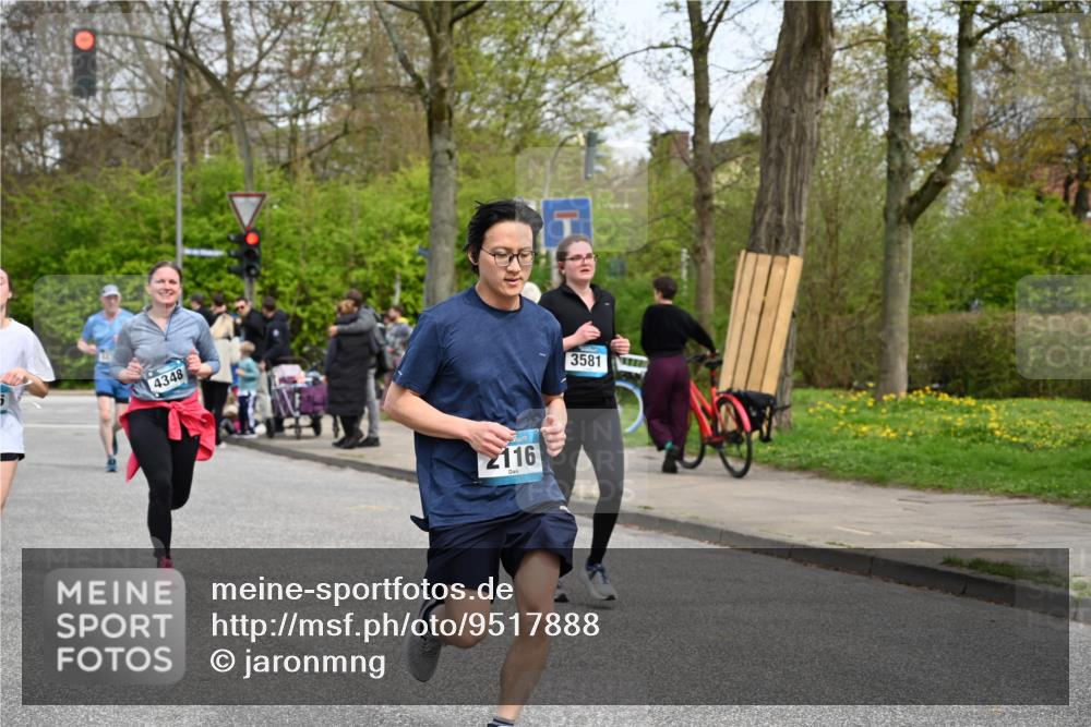 12.04.2026 - 45. Internationalen Wilhelmsburger Insellauf J. Mangold http://msf.ph/oto/9517888 12.04.2026 13:21:55 Ziel 4017, 3676, 2628, 3251, 5201, 3109, 4404, 4362, 2473, 2552, 2130, 2840, 3998, 5462, 5205, 4809, 2002, 2332, 2116, 3581, 3235, 3915, 5080, 4348, 5085, 3603, 3602, 5092, 2246, 5192, 5171, 3162, 4443, 4442, 3746, 5290, 3057, 3667, 5304, 4210 meine-sportfotos.de