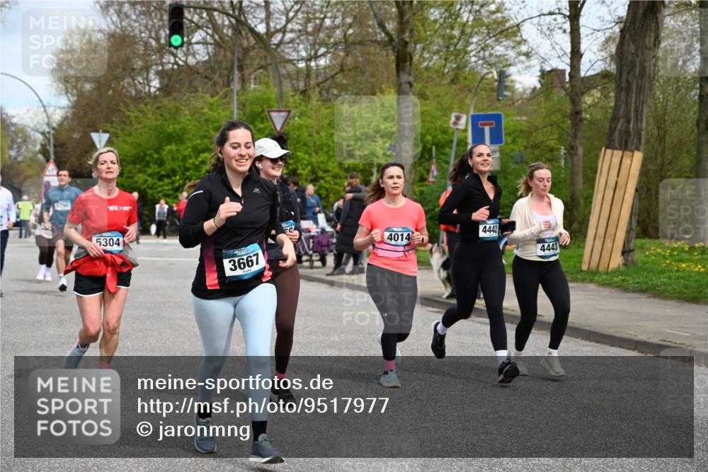 12.04.2026 - 45. Internationalen Wilhelmsburger Insellauf J. Mangold http://msf.ph/oto/9517977 12.04.2026 13:22:15 Ziel 5205, 4809, 2002, 2332, 2116, 3581, 3235, 3915, 5080, 4348, 5085, 3603, 3602, 5092, 2246, 5192, 5171, 3162, 4443, 4442, 3746, 5290, 3057, 3057, 3667, 5304, 4210, 4014, 2158, 5314 meine-sportfotos.de