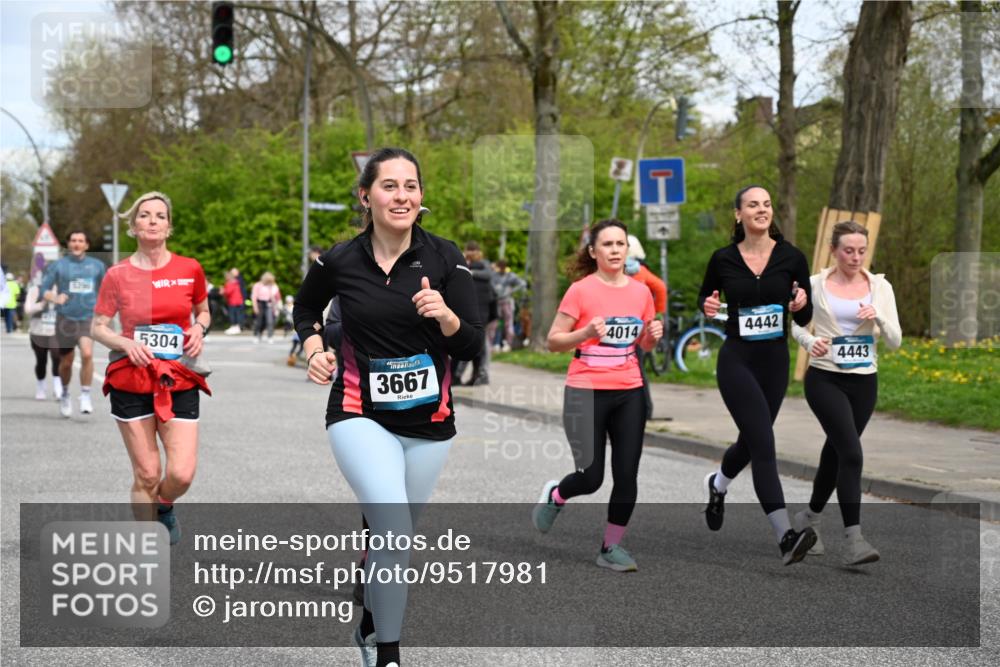 12.04.2026 - 45. Internationalen Wilhelmsburger Insellauf J. Mangold http://msf.ph/oto/9517981 12.04.2026 13:22:15 Ziel 5205, 4809, 2002, 2332, 2116, 3581, 3235, 3915, 5080, 4348, 5085, 3603, 3602, 5092, 2246, 5192, 5171, 3162, 4443, 4442, 3746, 5290, 3057, 3057, 3667, 5304, 4210, 4014, 2158, 5314 meine-sportfotos.de