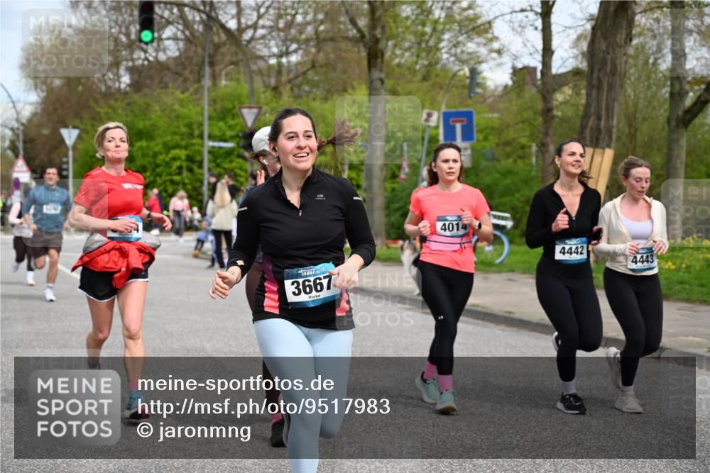 12.04.2026 - 45. Internationalen Wilhelmsburger Insellauf J. Mangold http://msf.ph/oto/9517983 12.04.2026 13:22:15 Ziel 5205, 4809, 2002, 2332, 2116, 3581, 3235, 3915, 5080, 4348, 5085, 3603, 3602, 5092, 2246, 5192, 5171, 3162, 4443, 4442, 3746, 5290, 3057, 3057, 3667, 5304, 4210, 4014, 2158, 5314 meine-sportfotos.de