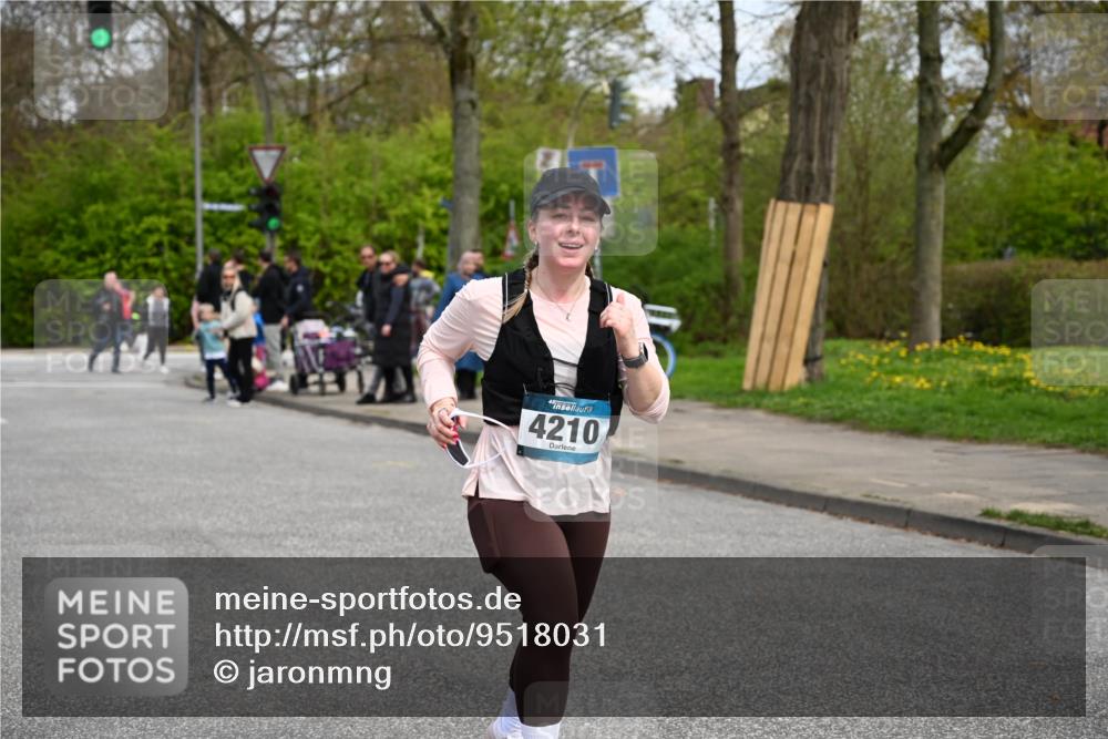 12.04.2026 - 45. Internationalen Wilhelmsburger Insellauf J. Mangold http://msf.ph/oto/9518031 12.04.2026 13:22:21 Ziel 2332, 2116, 3581, 3235, 3915, 5080, 4348, 5085, 3603, 3602, 5092, 2246, 5192, 5171, 3162, 4443, 4442, 3746, 5290, 3057, 3667, 5304, 4210, 4014, 2158, 5314, 4557, 2153, 5262 meine-sportfotos.de