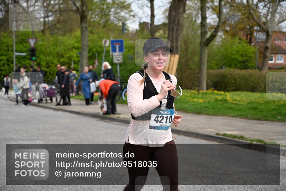 12.04.2026 - 45. Internationalen Wilhelmsburger Insellauf J. Mangold http://msf.ph/oto/9518035 12.04.2026 13:22:21 Ziel 2332, 2116, 3581, 3235, 3915, 5080, 4348, 5085, 3603, 3602, 5092, 2246, 5192, 5171, 3162, 4443, 4442, 3746, 5290, 3057, 3667, 5304, 4210, 4014, 2158, 5314, 4557, 2153, 5262 meine-sportfotos.de