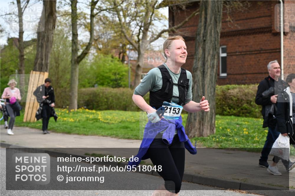 12.04.2026 - 45. Internationalen Wilhelmsburger Insellauf J. Mangold http://msf.ph/oto/9518048 12.04.2026 13:22:42 Ziel 4210, 4014, 2158, 5314, 4557, 2153, 5262, 4593, 4708, 3774, 4358, 5223, 3336, 3783 meine-sportfotos.de