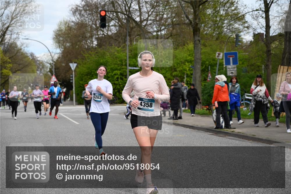 12.04.2026 - 45. Internationalen Wilhelmsburger Insellauf J. Mangold http://msf.ph/oto/9518054 12.04.2026 13:22:44 Ziel 4210, 4014, 2158, 5314, 4557, 2153, 5262, 5262, 4593, 4708, 3774, 4358, 5223, 3336, 3783, 3498, 3478 meine-sportfotos.de