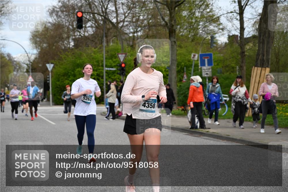 12.04.2026 - 45. Internationalen Wilhelmsburger Insellauf J. Mangold http://msf.ph/oto/9518058 12.04.2026 13:22:44 Ziel 4210, 4014, 2158, 5314, 4557, 2153, 5262, 5262, 4593, 4708, 3774, 4358, 5223, 3336, 3783, 3498, 3478 meine-sportfotos.de