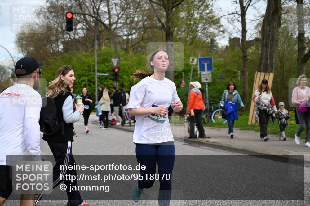 12.04.2026 - 45. Internationalen Wilhelmsburger Insellauf J. Mangold http://msf.ph/oto/9518070 12.04.2026 13:22:46 Ziel 4014, 2158, 5314, 4557, 2153, 5262, 4593, 4593, 4708, 3774, 4358, 5223, 3336, 3783, 3498, 3478 meine-sportfotos.de