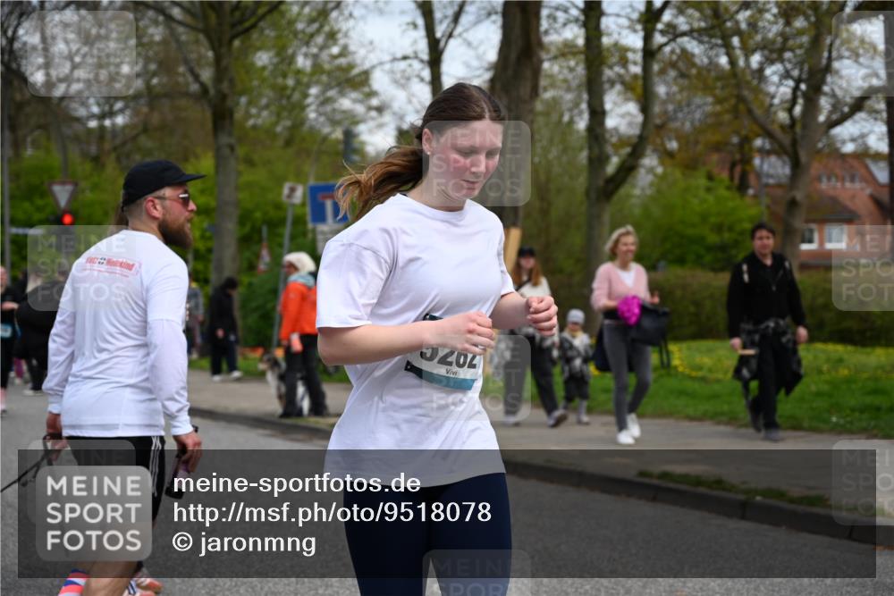 12.04.2026 - 45. Internationalen Wilhelmsburger Insellauf J. Mangold http://msf.ph/oto/9518078 12.04.2026 13:22:46 Ziel 4014, 2158, 5314, 4557, 2153, 5262, 4593, 4593, 4708, 3774, 4358, 5223, 3336, 3783, 3498, 3478 meine-sportfotos.de