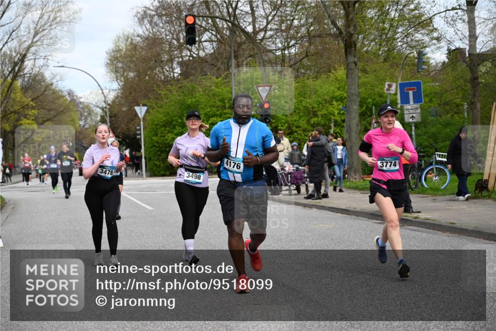 12.04.2026 - 45. Internationalen Wilhelmsburger Insellauf J. Mangold http://msf.ph/oto/9518099 12.04.2026 13:22:52 Ziel 5314, 4557, 2153, 5262, 4593, 4708, 3774, 4358, 5223, 3336, 3336, 3783, 3498, 3478, 4176, 5505, 3471 meine-sportfotos.de