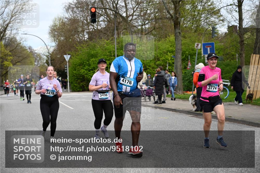12.04.2026 - 45. Internationalen Wilhelmsburger Insellauf J. Mangold http://msf.ph/oto/9518102 12.04.2026 13:22:52 Ziel 5314, 4557, 2153, 5262, 4593, 4708, 3774, 4358, 5223, 3336, 3336, 3783, 3498, 3478, 4176, 5505, 3471 meine-sportfotos.de