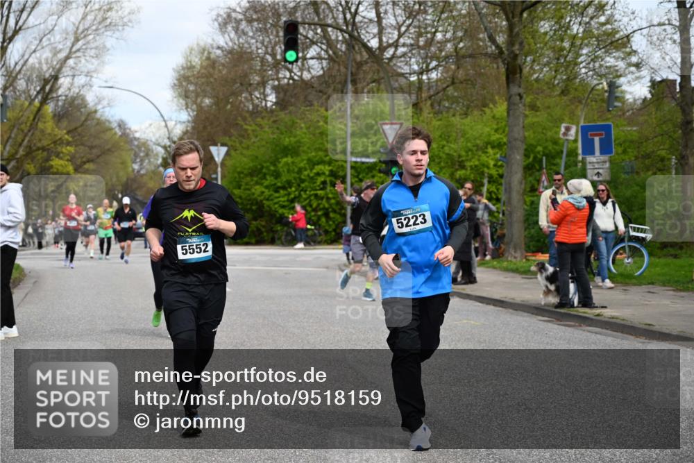 12.04.2026 - 45. Internationalen Wilhelmsburger Insellauf J. Mangold http://msf.ph/oto/9518159 12.04.2026 13:23:01 Ziel 5314, 4557, 2153, 5262, 4593, 4708, 3774, 4358, 5223, 5223, 3336, 3783, 3498, 3478, 4176, 5505, 3471, 3471, 3814, 2716, 3730, 3353 meine-sportfotos.de