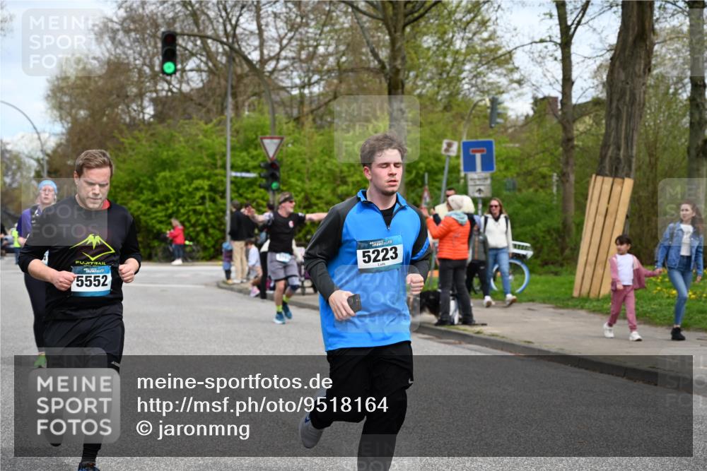 12.04.2026 - 45. Internationalen Wilhelmsburger Insellauf J. Mangold http://msf.ph/oto/9518164 12.04.2026 13:23:01 Ziel 5314, 4557, 2153, 5262, 4593, 4708, 3774, 4358, 5223, 5223, 3336, 3783, 3498, 3478, 4176, 5505, 3471, 3471, 3814, 2716, 3730, 3353 meine-sportfotos.de