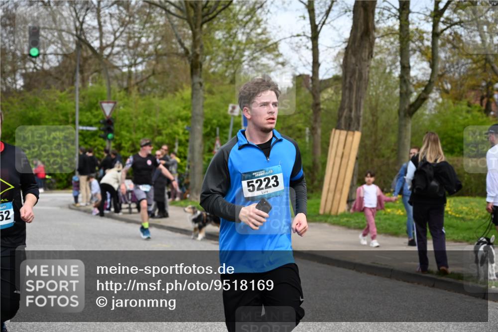 12.04.2026 - 45. Internationalen Wilhelmsburger Insellauf J. Mangold http://msf.ph/oto/9518169 12.04.2026 13:23:01 Ziel 5314, 4557, 2153, 5262, 4593, 4708, 3774, 4358, 5223, 5223, 3336, 3783, 3498, 3478, 4176, 5505, 3471, 3471, 3814, 2716, 3730, 3353 meine-sportfotos.de