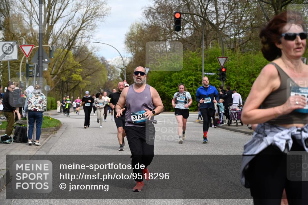 12.04.2026 - 45. Internationalen Wilhelmsburger Insellauf J. Mangold http://msf.ph/oto/9518296 12.04.2026 13:23:27 Ziel 3336, 3783, 3498, 3478, 4176, 5505, 3471, 3814, 2716, 3730, 3353, 2766, 5622, 3739, 5209, 5212, 2802, 2803, 2803, 3258, 3259, 4073, 4292, 4517, 3872, 5017 meine-sportfotos.de