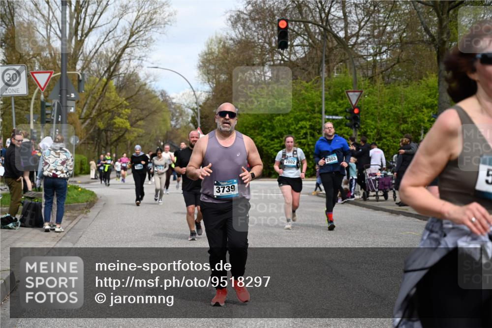 12.04.2026 - 45. Internationalen Wilhelmsburger Insellauf J. Mangold http://msf.ph/oto/9518297 12.04.2026 13:23:27 Ziel 3336, 3783, 3498, 3478, 4176, 5505, 3471, 3814, 2716, 3730, 3353, 2766, 5622, 3739, 5209, 5212, 2802, 2803, 2803, 3258, 3259, 4073, 4292, 4517, 3872, 5017 meine-sportfotos.de