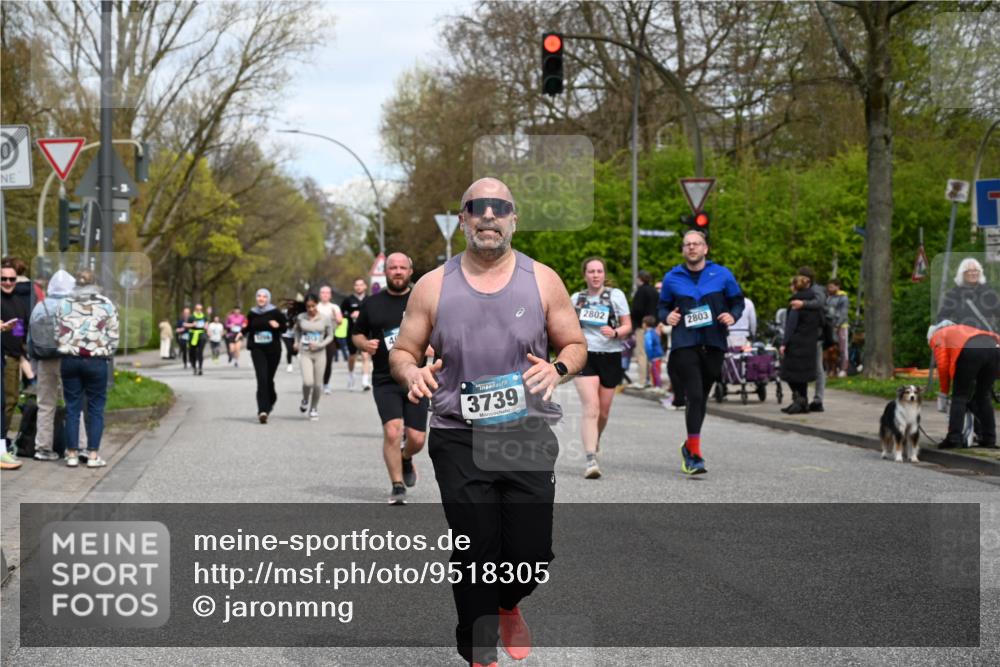 12.04.2026 - 45. Internationalen Wilhelmsburger Insellauf J. Mangold http://msf.ph/oto/9518305 12.04.2026 13:23:27 Ziel 3336, 3783, 3498, 3478, 4176, 5505, 3471, 3814, 2716, 3730, 3353, 2766, 5622, 3739, 5209, 5212, 2802, 2803, 2803, 3258, 3259, 4073, 4292, 4517, 3872, 5017 meine-sportfotos.de