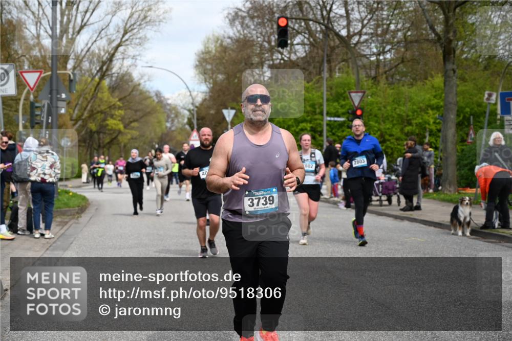 12.04.2026 - 45. Internationalen Wilhelmsburger Insellauf J. Mangold http://msf.ph/oto/9518306 12.04.2026 13:23:28 Ziel 3336, 3783, 3498, 3478, 4176, 5505, 3471, 3814, 2716, 3730, 3353, 2766, 2766, 5622, 3739, 5209, 5212, 2802, 2803, 3258, 3259, 4073, 4292, 4517, 3872, 5017 meine-sportfotos.de