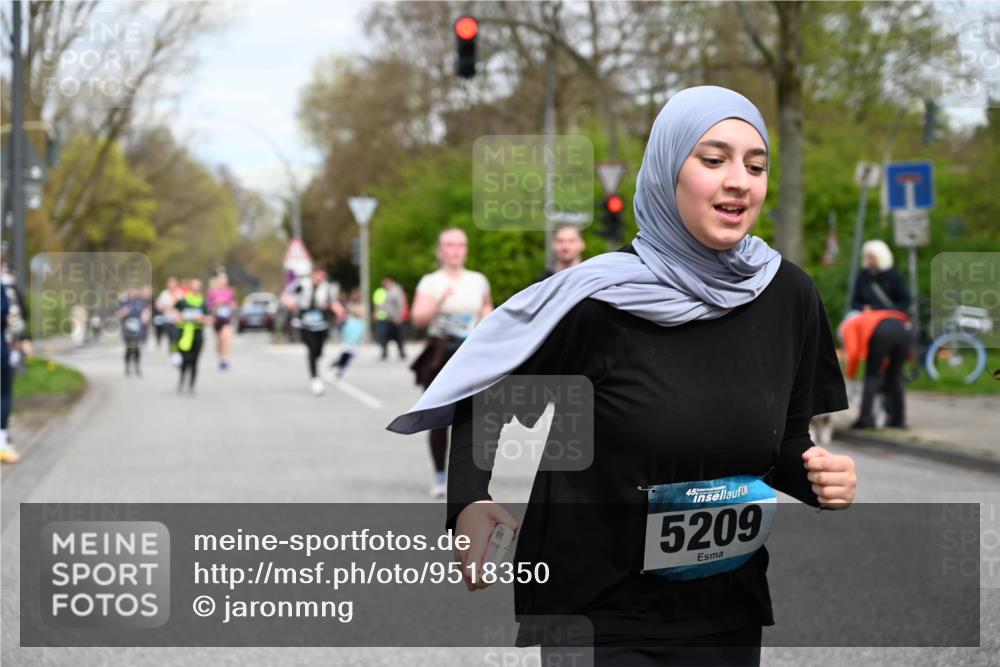 12.04.2026 - 45. Internationalen Wilhelmsburger Insellauf J. Mangold http://msf.ph/oto/9518350 12.04.2026 13:23:34 Ziel 4176, 5505, 3471, 3814, 2716, 3730, 3353, 2766, 5622, 3739, 5209, 5212, 2802, 2803, 3258, 3259, 4073, 4292, 4517, 3872, 3872, 5017, 3871, 5632, 4365, 3267, 2562, 5356, 5355 meine-sportfotos.de