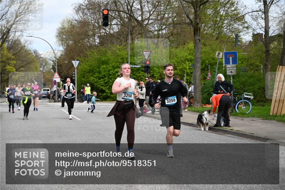12.04.2026 - 45. Internationalen Wilhelmsburger Insellauf J. Mangold http://msf.ph/oto/9518351 12.04.2026 13:23:35 Ziel 4176, 5505, 3471, 3814, 2716, 3730, 3353, 2766, 5622, 3739, 3739, 5209, 5212, 2802, 2803, 3258, 3259, 4073, 4292, 4517, 3872, 5017, 3871, 5632, 4365, 3267, 2562, 5356, 5355 meine-sportfotos.de