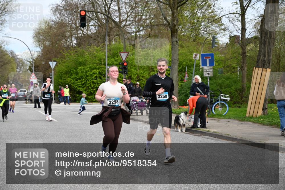 12.04.2026 - 45. Internationalen Wilhelmsburger Insellauf J. Mangold http://msf.ph/oto/9518354 12.04.2026 13:23:35 Ziel 4176, 5505, 3471, 3814, 2716, 3730, 3353, 2766, 5622, 3739, 3739, 5209, 5212, 2802, 2803, 3258, 3259, 4073, 4292, 4517, 3872, 5017, 3871, 5632, 4365, 3267, 2562, 5356, 5355 meine-sportfotos.de