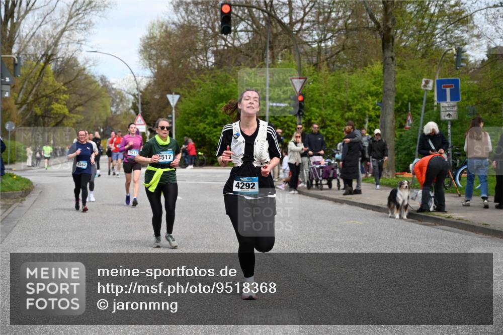 12.04.2026 - 45. Internationalen Wilhelmsburger Insellauf J. Mangold http://msf.ph/oto/9518368 12.04.2026 13:23:39 Ziel 3814, 2716, 3730, 3353, 2766, 5622, 3739, 5209, 5212, 2802, 2803, 2803, 3258, 3259, 4073, 4292, 4517, 3872, 5017, 3871, 5632, 4365, 3267, 2562, 5356, 5355 meine-sportfotos.de