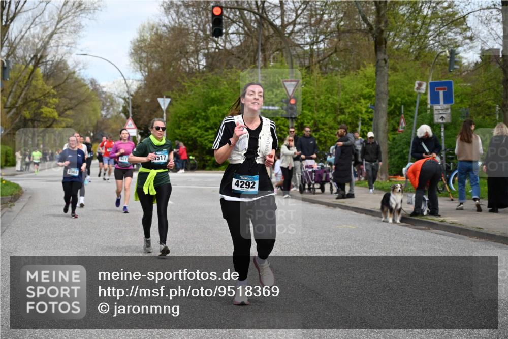 12.04.2026 - 45. Internationalen Wilhelmsburger Insellauf J. Mangold http://msf.ph/oto/9518369 12.04.2026 13:23:39 Ziel 3814, 2716, 3730, 3353, 2766, 5622, 3739, 5209, 5212, 2802, 2803, 2803, 3258, 3259, 4073, 4292, 4517, 3872, 5017, 3871, 5632, 4365, 3267, 2562, 5356, 5355 meine-sportfotos.de